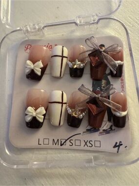 Bonitas Nails 3D Bow & Gem Press-On Nails Set in Brown, White, Black